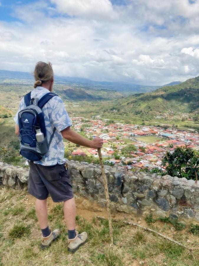 Montana Linda Hostel Orosí Eksteriør billede